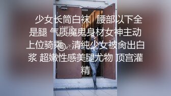 潜入学校门口公厕偷拍来接孩子的少妇