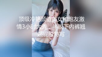   大红唇新人骚女被两大汉3P，白丝袜丁字裤，翘起屁股看穴，两根JB轮流舔