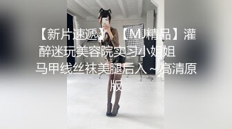 眼镜小萌妹坚挺白嫩美乳，拨开内裤掰穴，超级紧致粉嫩，揉捏奶子给你们看逼逼