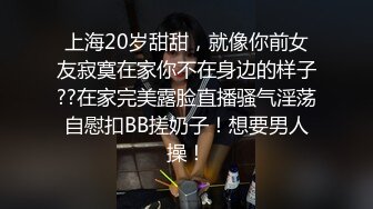 KTV女厕全景偷拍穿着连体衣的少妇把裆部往边上一扒拉就开尿