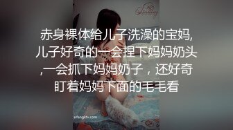 冒死全方位露脸偷拍小美女拉粑粑