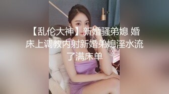  新流出民宿酒店偷拍 逼毛浓密性感苗条美女边看手机边自慰勾引男友来啪啪还没草就流白浆了