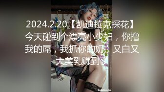 爆乳少妇让大哥在床上蹂躏，风骚的大屁股撅着给大哥舔鸡巴