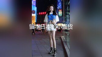 趁她洗澡赶紧进去和她搞一波