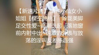 游乐场女厕全景偷窥多位半蹲着尿的美女各种美鲍轮番呈现 (3)