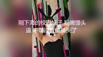 STP27081 办公桌上操逼【十柒学姐】情趣勒逼裤  跪在桌子上摇摆蜜桃臀  扶着细腰站立后入 骑乘位猛坐太骚了 VIP0600