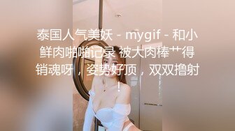 【矮挫胖酒店约操清纯系美女】迫不及待要扒开内裤，骚逼毛还挺多，掏出奶子吸吮，大屁股骑乘，沙发上深插爆操