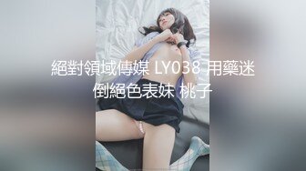 亚裔混血大美女奶子又大又挺，镜头特写展示她的无毛黑蝴蝶，下面屁眼还有个小痔疮