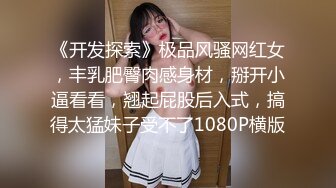 颜值不错的清纯小妹全程露脸跟两个小哥哥玩4P，乖巧可人微SM奶头逼逼嘴巴被道具玩弄，各种爆草抽插呻吟