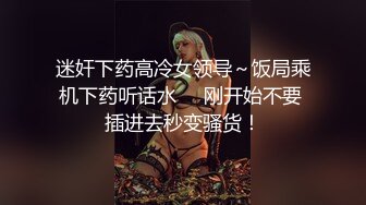 白丝情趣装露脸诱人的小少妇跟大哥激情啪啪，无毛白虎骚穴很是性感，口交大鸡巴让大哥各种抽插爆草干到高潮