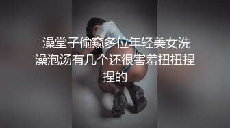  萌萌小嫩妹让小哥在镜头前调教，制服诱惑淫声荡语扒光了揉捏骚奶子玩弄