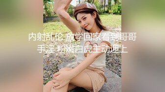 漂亮美女 被大鸡吧无套输出 表情很享受 娇喘呻吟 逼毛浓密 逼有点黑