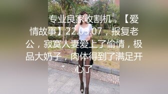 KTV女厕偷拍 萝莉小美女的一线馒头B