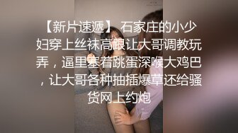 出差入住城中村家庭式小旅馆被隔壁呻吟声吵醒爬上墙头看到隔壁情侣在热血激情