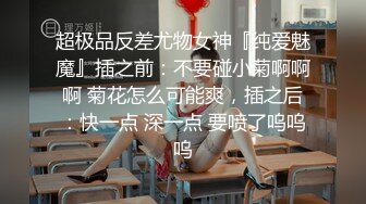 破解家庭摄像头，四眼妹还蛮正点，赤裸对着镜子嘻嘻哈哈 像是DJ舞女，好搞笑的哈哈哈！