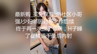 菜市场男女混厕全景偷拍连，衣裙美女的多毛小黑鲍