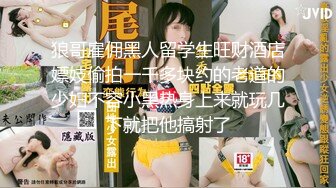 写字楼TP碎花上衣 包臀百褶裙 长发漂亮妹子来嘘嘘