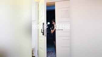 【新片速遞】  稀有黑客破解美容院❤️摄像头偷看女顾客脱光衣服保养乳房和刮阴毛美容师没人的时候偷偷给自己的逼去毛