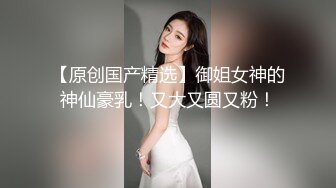 極品性感女友最喜歡穿學生服.讓我從後面無套抽插她