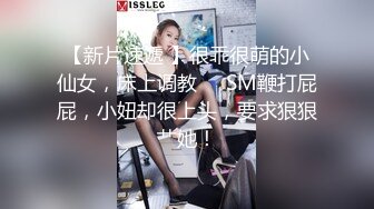 人妻少妇露脸真鸡巴骚，给大哥口交大鸡巴舔蛋蛋还会乳交，让小哥压在身下多体位无套爆草，直接内射骚穴中出