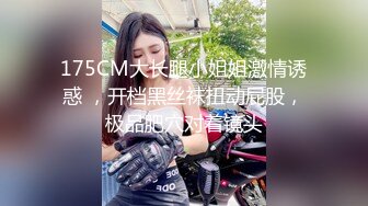 【艺校猫系女友】阳光洒在嫩穴上，大二学生妹暑假无聊，自慰假鸡巴，骚穴菊花直逼屏幕，赏心悦目