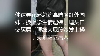  成熟的大屁股骚女人，丝袜高跟露脸诱惑狼友，揉奶玩逼自慰呻吟被大哥草