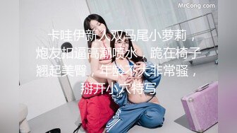 【不知天地为何物】，极品美少妇，车内与男友边走边调情