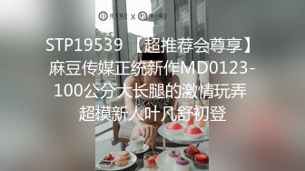 低俗闹洞房，亲朋好友强行扒新娘衣服，小葡萄暴露在众人的面前