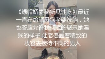 学校女厕偷拍漂亮学妹 想把手机伸进去拍她的脸 被发现了来一脚 辛亏躲的快不然摄像头都踢坏了