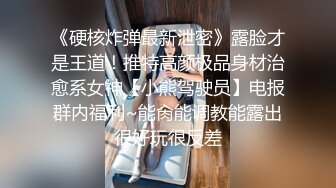 操大奶小女友