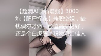 无毛白虎少妇近距离特写骑乘主动激情啪啪，上下快速套弄蠕动，不够爽按摩器震动阴蒂，灵活大屁股扭动猛烈撞击