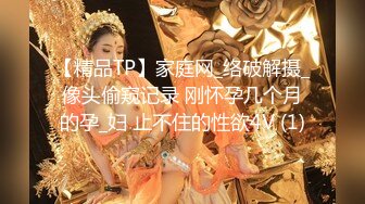  粉色头发卡哇伊眼镜萌妹子啪啪，特写深喉交上骑乘晃动大奶，无毛逼逼掰穴特写