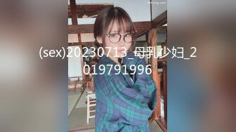 抖音 · 董富婆 ·  超级肥臀、大巨乳，这骚逼黑完了，大奶摇啊摇、无套啪啪 8V ！