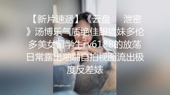 六房间甜美主播鹏程洋洋出脸走私裸聊，身材丰腴性感八字大奶一手抓不过来