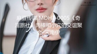 STP28528 短发新人眼镜美御姐！性感吊带小背心！掏出柔软奶子，大红唇一脸骚样，揉穴翘起屁股特写 VIP0600