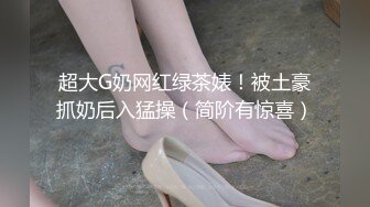   柔情小妹跟小哥在家激情性爱给狼友看，全程露脸喜欢在小哥怀里上位抽插