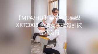 推特顶级绿帽癖大奶露出骚妻AAlifeAA1无底线淫乱② 约炮单男3P，户外儿子面前露出，老农面前直接给看三点 (2)