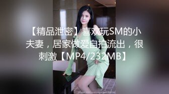 晚上趴气窗TP邻居眼镜小美眉洗香香