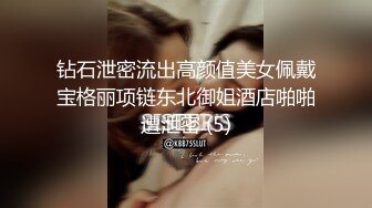 清纯美女小吊奶，通体粉嫩，男友竟无法满足，操完还要自己拿肉棒自慰，性瘾真大