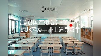 【裙底】痴汉视角，从桌下偷看老婆穿着开档黑丝，真空坐在商场休息区的凳子上张开腿自摸。-Pornhub.com