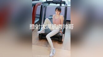  颜值妹子特写逼逼上厕所尿尿，出租屋里丝袜美腿和男友无套啪啪，姿势很多