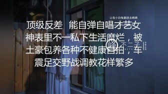 大腿纹身网红骚货  吊带装黑丝袜  跪地口交活很不错  69姿势舔逼 每个姿势操一遍