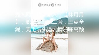 周末表妹来家里玩透过门缝偷窥她洗澡竟然一边洗澡一边用我的刮胡刀刮毛