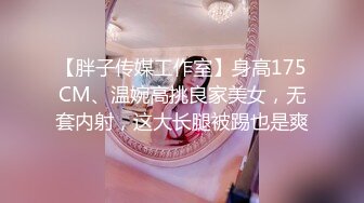 【巨屌❤️推特大神】捅主任✿ 极品黑丝长腿窗前调教双马尾少女 大粗屌极致后入 紧致蜜穴都被撑开了 鲜嫩湿淋榨汁淫宠