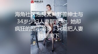 风骚少妇老板娘，野外车震，激情舌吻扣逼，坐在跨上啪啪，丰臀诱惑