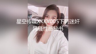 鸭舌帽酒窝颜值美女修长美腿吊带丝袜，双指抠入抽插流出水来，浴室湿身诱惑，近距离特写揉搓大阴唇肥穴