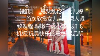  极品圆润美臀小少妇居家夫妻啪啪，跪着按头深喉插嘴，开档黑丝翘起大屁股后入