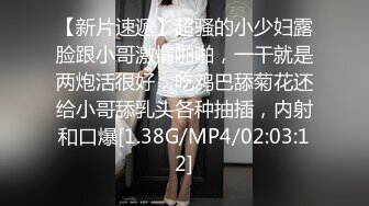 18清纯小妹妹独自在家床上自慰，脱掉内裤展示无毛肥穴，掰穴特写假屌摩擦，翘起圆润屁股后入，娇喘呻吟诱惑