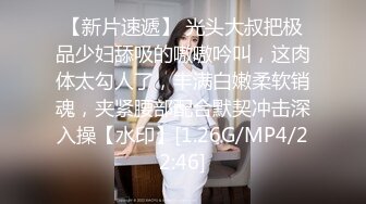 商场女厕全景偷拍多位美女嘘嘘 各种美鲍鱼完美呈现-0061-牛仔裤一直拉着门