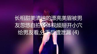   娇小身材的美少妇三P大站，前后夹击征服骚女完美爆，满满一嘴